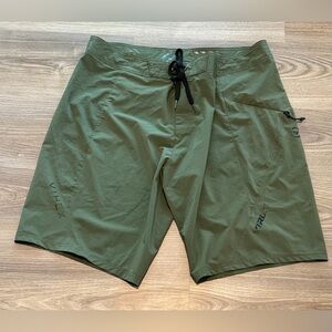 Virus Hyrox V1hex Green Performance Combat Activewear Short Mens size 34 MMA